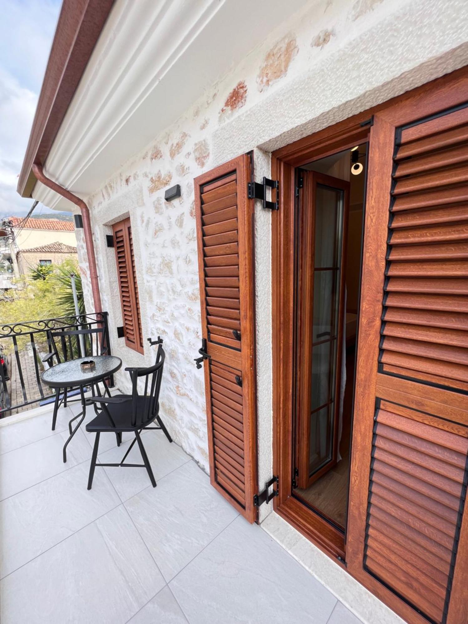 Elpis Guest House Himare Exteriör bild