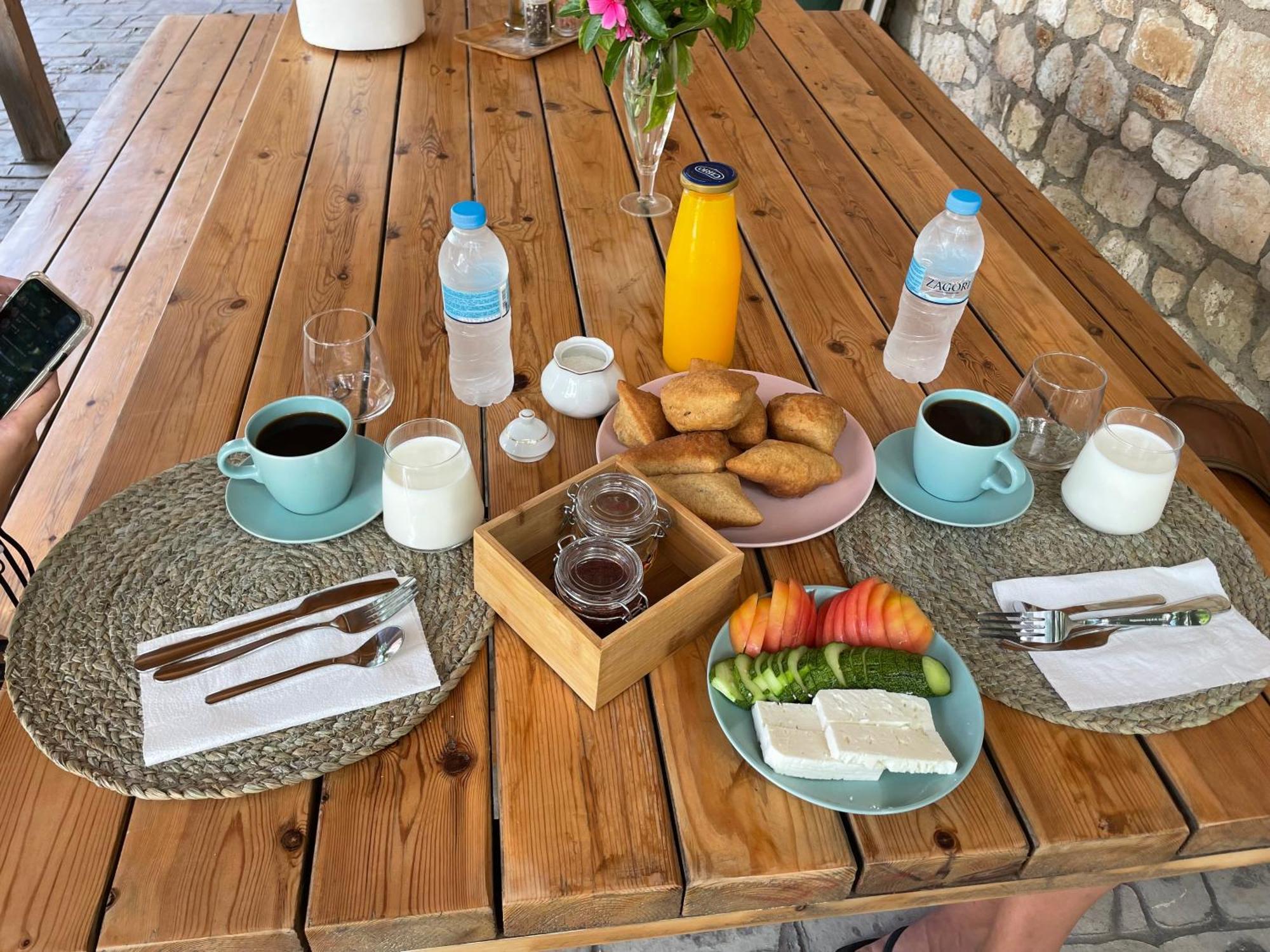 Elpis Guest House Himare Exteriör bild