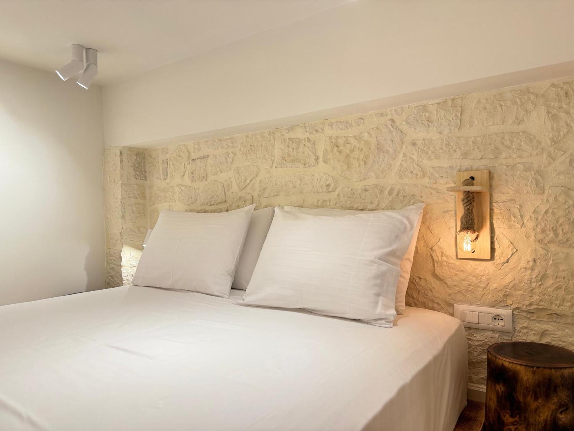Elpis Guest House Himare Exteriör bild